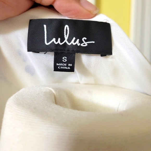 Lulu's Beautiful Lindsie Blue & White Floral Pleated Wrap Maxi Dress size small - Picture 4 of 16